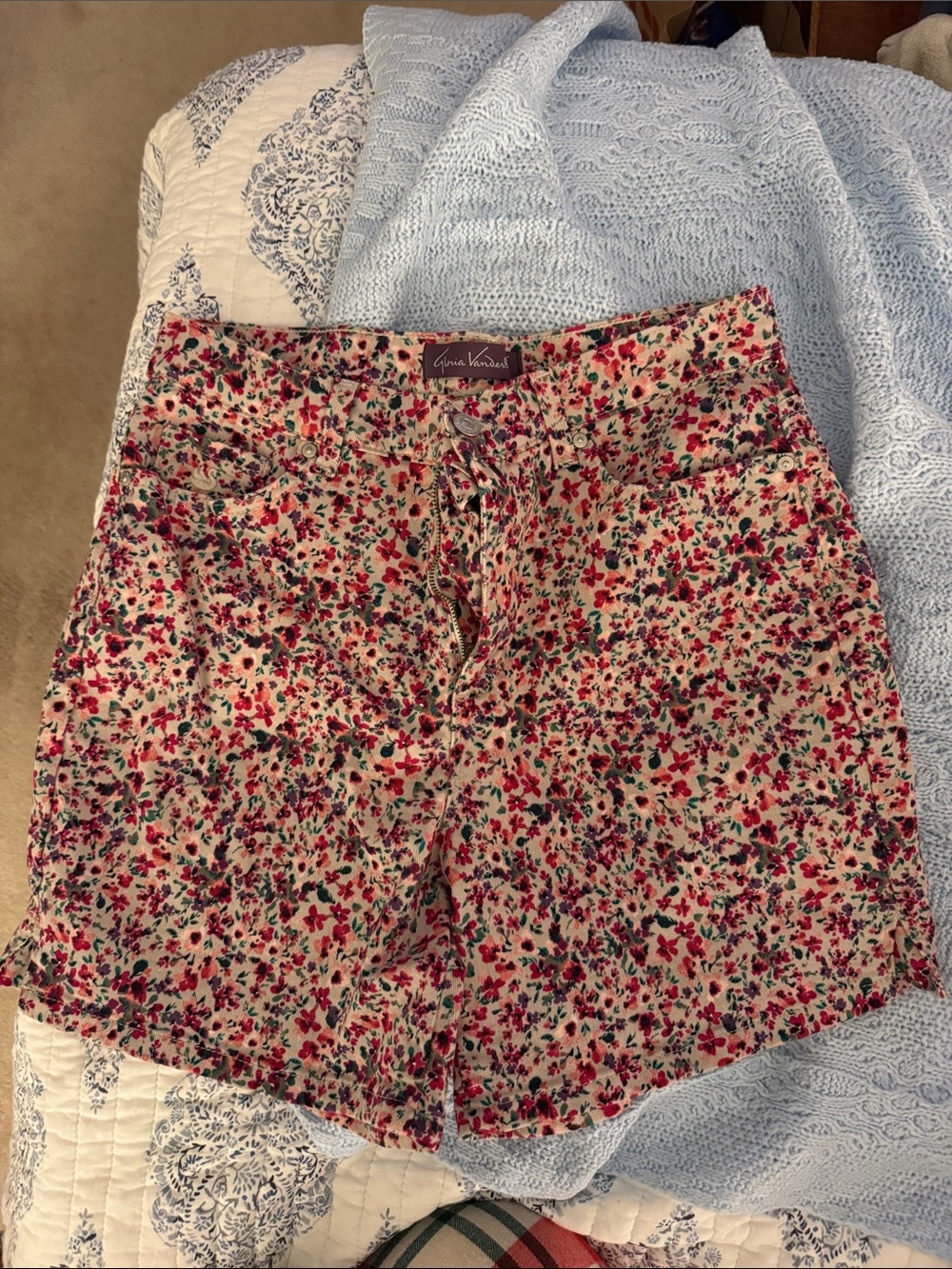Gloria Vanderbilt Cream Floral Jean Shorts